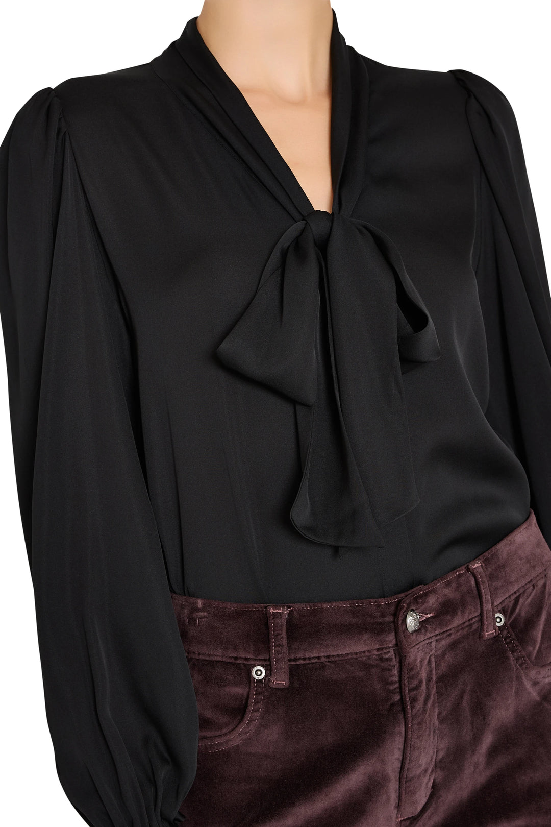 Romantic blouse in stretch silk georgette with bow tie, fluid silhouette. Front view on model.