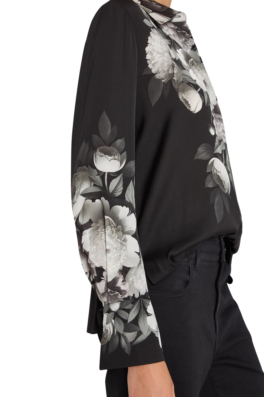 Silk blouse with botanical print, long sleeves, and classic fit. Front view on model.