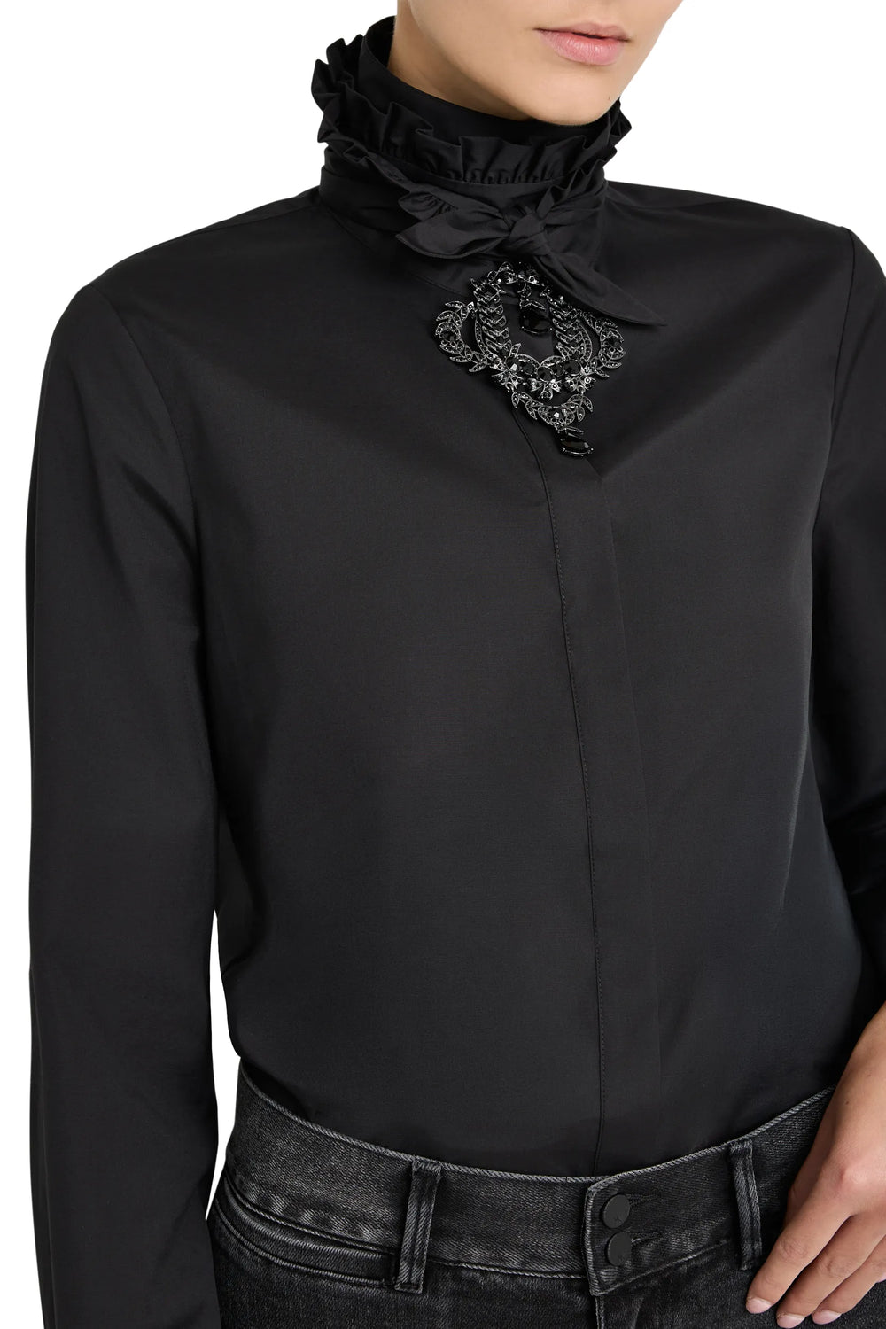 Straight-cut cotton poplin shirt with structured collar, neckline detail, button front placket; front view on model.