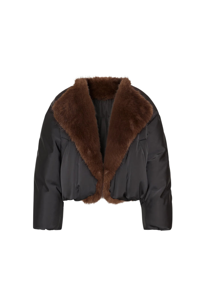 Cropped padded silhouette with wide faux fur collar, nylon shell. Front view on white.