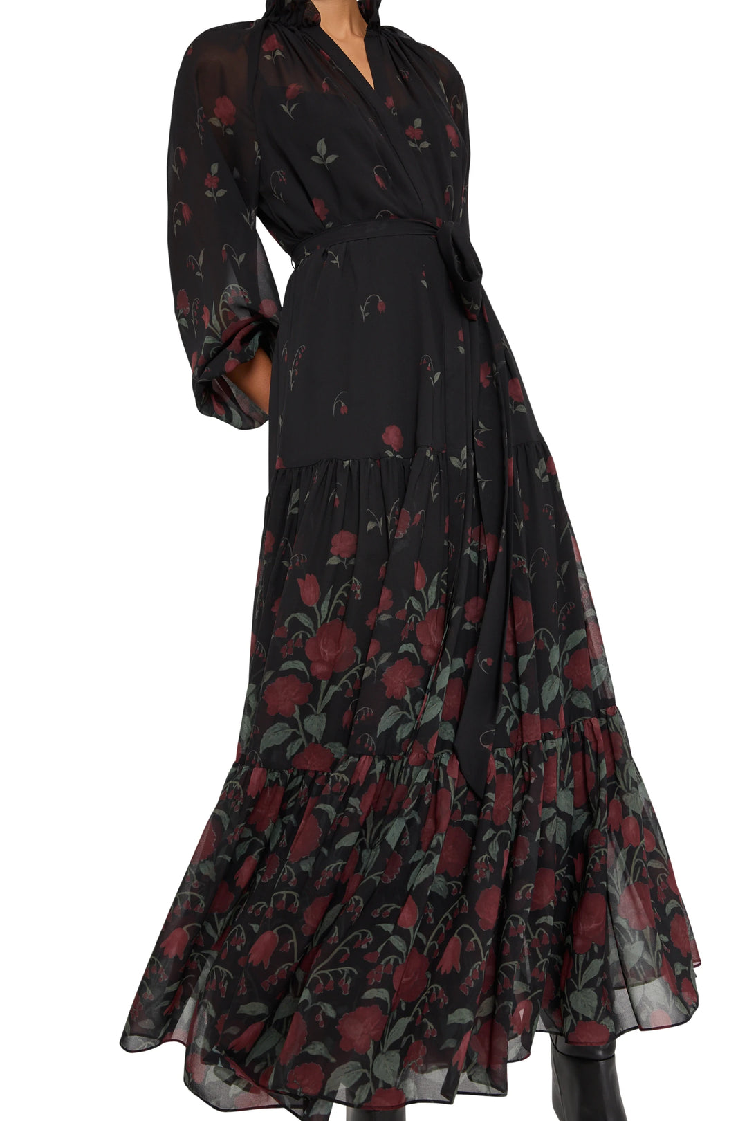 Chiffon long dress, flowing silhouette, shirt front, bent arm; printed fabric. Front view on model.