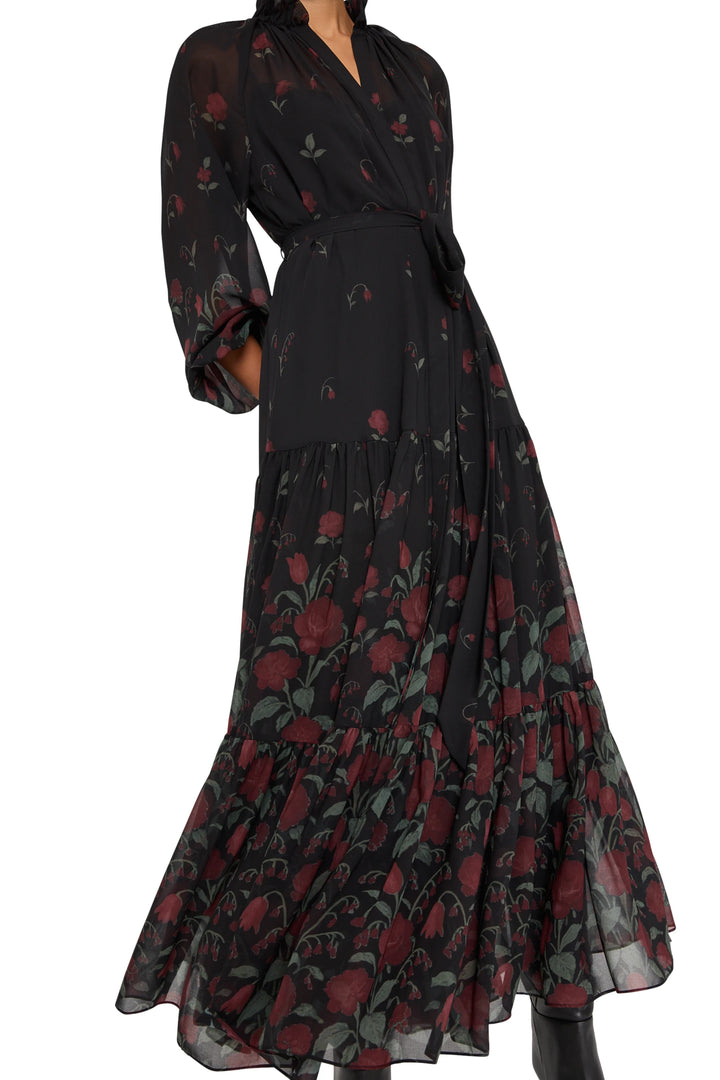 Chiffon long dress, flowing silhouette, shirt front, bent arm; printed fabric. Front view on model.