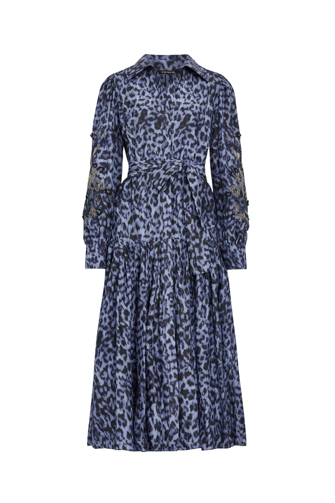 Collared midi dress in printed fabric, tie waist, tiered skirt, removable belt; front view on white.