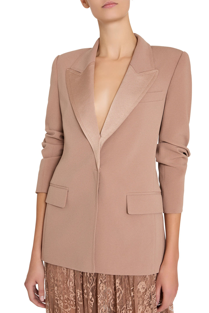 Single-breasted crepe blazer with peak lapels and light tailoring, fluid cut; front view on model.