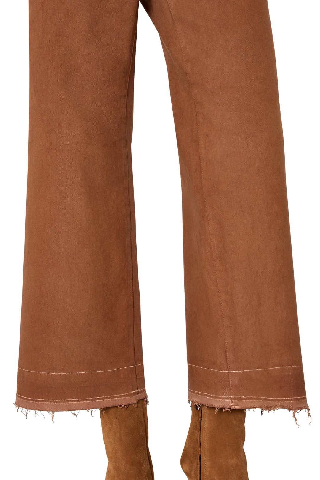 Cropped coated jean with frayed hems, slim silhouette, five-pocket construction. Front view on white.
