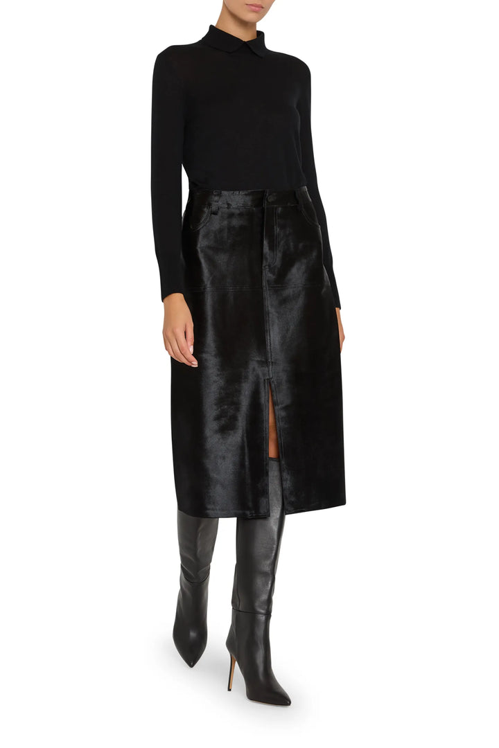 Straight midi skirt with front slit, structured waistband, smooth finish. Front view on model.