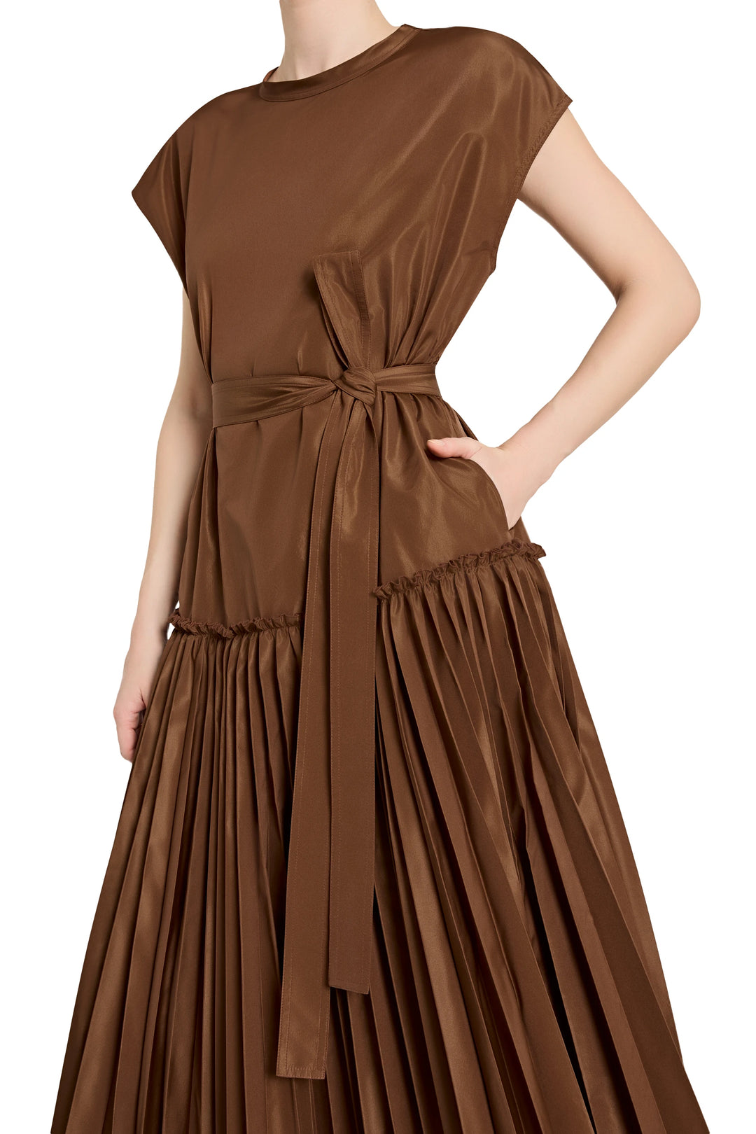 Sleeveless pleated midi dress with fitted waist and side pockets in fluid fabric, front view on white.