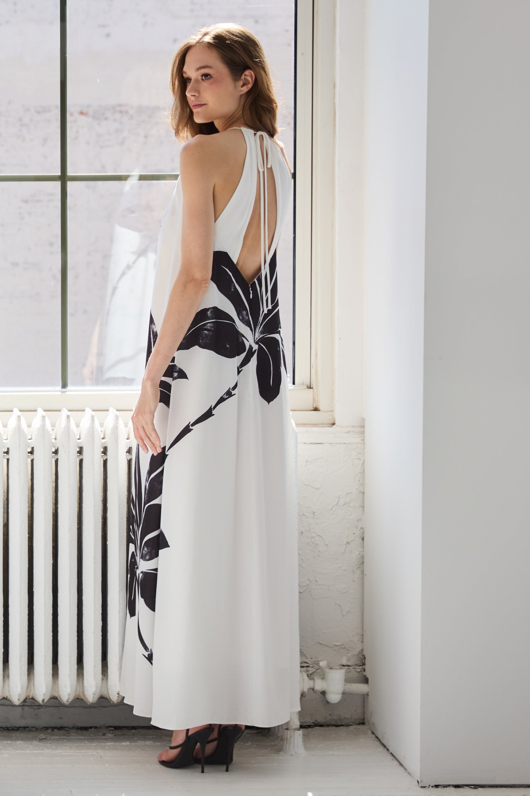 2着セット　Deuxieme dignity sleeveless 白黒 Kaylee Halter Flowy Printed Dress Ivory Multi | Kobi Halperin